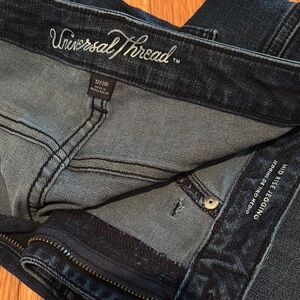 Universal Thread women’s Blue Jeans
